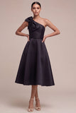 Vestido formal preto de um ombro A Line Midi com laço