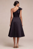 Vestido formal preto de um ombro A Line Midi com laço
