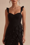 Vestido formal midi preto com folhos e alças grossas