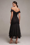 Vestido formal preto, ombro descoberto, longo, sereia franzida com folhos