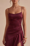 Vestido formal longo de sereia com alças finas com folhos e Borgonha