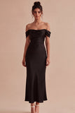 Vestido formal comprido de cetim preto com ombros descobertos