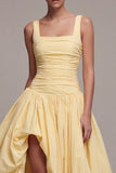 Vestido formal Daffodil com decote quadrado e linha longa A com fenda