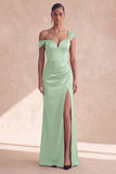 Vestido formal de sereia borgonha com ombros descobertos e fenda