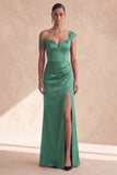Vestido formal de sereia borgonha com ombros descobertos e fenda