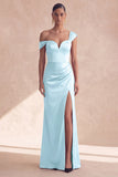 Vestido formal de sereia borgonha com ombros descobertos e fenda
