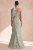 Vestido de dama de honor sereia floral de sálvia de um ombro