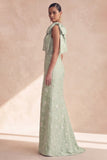 Vestido de dama de honor sereia floral de sálvia de um ombro