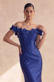 Vestido formal comprido de cetim em cetim em azul marinho escuro com flores 3D