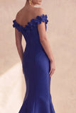 Vestido formal comprido de cetim em cetim em azul marinho escuro com flores 3D