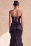 Vestido formal longo em forma de sereia de cetim preto sem alças, franzido