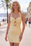 Bodycon Caber Neck Cut Cut Pearls Yellow Homecoming Dress com bordas