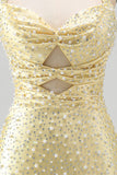 Bodycon Caber Neck Cut Cut Pearls Yellow Homecoming Dress com bordas