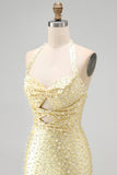 Bodycon Caber Neck Cut Cut Pearls Yellow Homecoming Dress com bordas