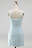 Vestido curto de regresso ao laço de strass com gola quadrada azul claro e decote quadrado