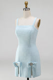 Vestido curto de regresso ao laço de strass com gola quadrada azul claro e decote quadrado