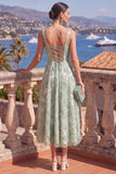 Vestido midi floral midi verde de decote quadrado com contas e renda nas costas