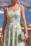 Vestido midi floral midi verde de decote quadrado com contas e renda nas costas