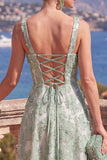 Vestido midi floral midi verde de decote quadrado com contas e renda nas costas