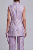 Fato feminino floral azul empoeirado, com lapela de dois peças,