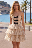 Vestido de finalistas em galãs com laço em galã de chiffon preto com pontos pretos de damasco.