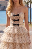 Vestido de finalistas em galãs com laço em galã de chiffon preto com pontos pretos de damasco.