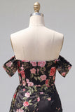 Vestido preto bodycon com flores de homecoming com faixa