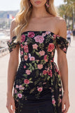 Vestido preto bodycon com flores de homecoming com faixa