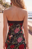 Vestido de Homecoming Preto Bodycon Bordado em Rosa Vermelha Sem Alças