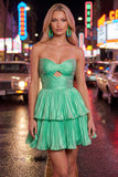 Vestido de finalistas de finalistas em camadas verde metálico em linha A