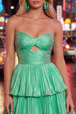 Vestido de finalistas de finalistas em camadas verde metálico em linha A