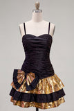 Vestido preto dourado com alças finas em camadas e laço