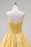 Espartilho amarelo A-Line Strapless transparente com rendas nas costas com pérolas
