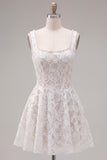Vestido Curto de Finalistas Branco Branco de Gola Quadrada com Gola Quadrada e Renda
