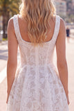 Vestido Curto de Finalistas Branco Branco de Gola Quadrada com Gola Quadrada e Renda