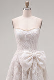 Vestido Curto de Regresso a Casa Branco Branco Linha A-Line Floral em Renda Pérola Curto com Laço