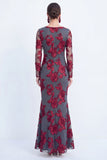 Vestido Longo de Mãe da Noiva com Gola Bateau Preta de Sereia e Bordados