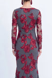 Vestido Longo de Mãe da Noiva com Gola Bateau Preta de Sereia e Bordados