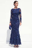 Vestido Longo de Mãe da Noiva com Gola Bateau Preta de Sereia e Bordados