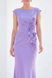 Vestido de Mãe da Noiva com decote batado em forma de sereia fucsia, floral e franzido, com mangas fechadas