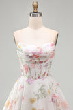 Vestido de Finalista A-Line Strapless Floral Floral em Chiffon de Chiffon e Espartilho de Finalistas