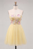 Vestido Curto de Finalista Amarelo A-Line Brodado Floralmente Bordado