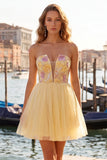 Vestido Curto de Finalista Amarelo A-Line Brodado Floralmente Bordado