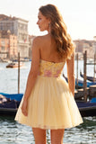 Vestido Curto de Finalista Amarelo A-Line Brodado Floralmente Bordado