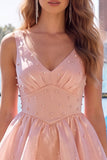 Vestido Curto de Regresso a Casa Longo Linha A de Linha A Lilás, decote em V, Pérola Pérola e Renda nas Costas