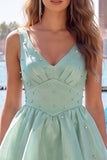 Vestido Curto de Regresso a Casa Longo Linha A de Linha A Lilás, decote em V, Pérola Pérola e Renda nas Costas