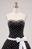Vestido Curto de Finalistas com Laço de Finalistas com Pontinhos Pretos e Brancos, Pontinhos Pretos e Brancos