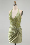 Vestido de Homecoming Bodycon Cetim Cetim com decote franzido verde militar, decote halter e franzido