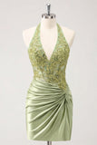 Vestido de Homecoming Bodycon Cetim Cetim com decote franzido verde militar, decote halter e franzido