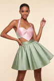 Vestido de finalistas rosa e verde, linha A de 2 peças, decote halter e cetim